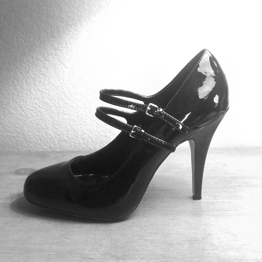 Black patent leather stiletto heels